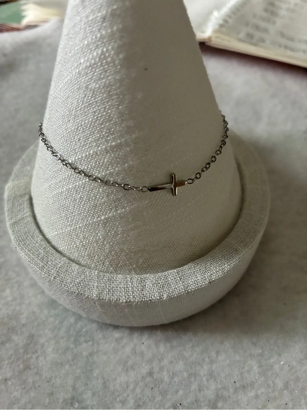 Dainty Cross White gold